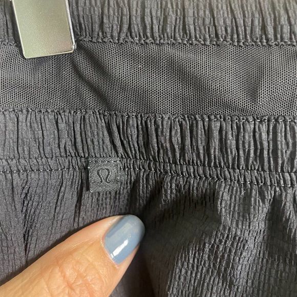Lululemon In-Depth Black Jogger (28") size 4 - Picture 5 of 6